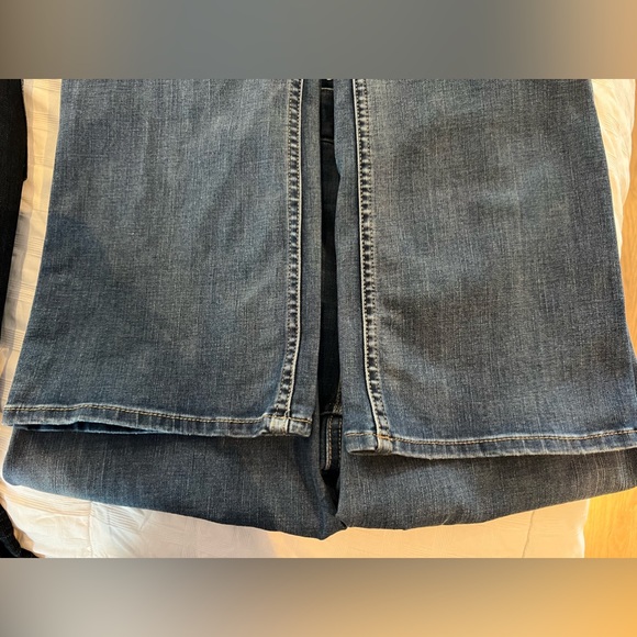WHBM Boot Cut Jean Med Wash Size 6 - Picture 6 of 7